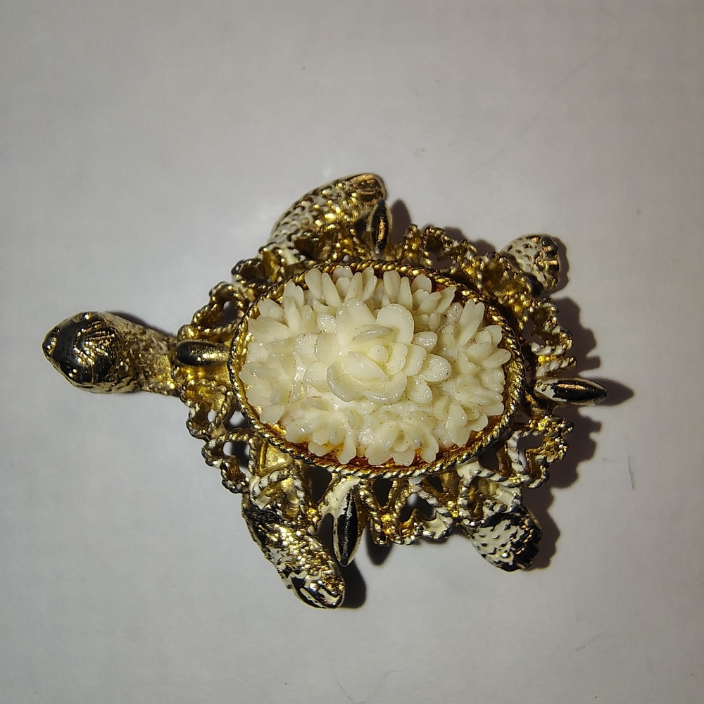 Vintage Gold Tone Turtle Brooch with Carved Floral Center - Picture 6 of 6